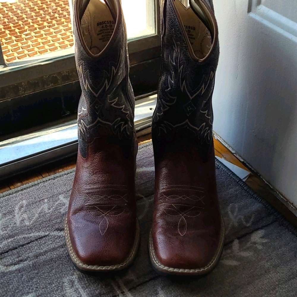 Boys boots